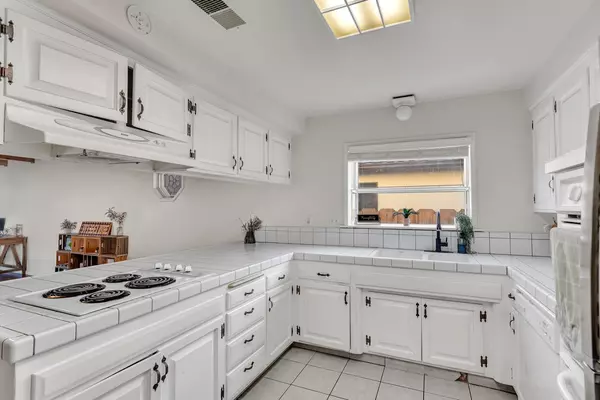 Los Banos, CA 93635,1062 Madison AVE