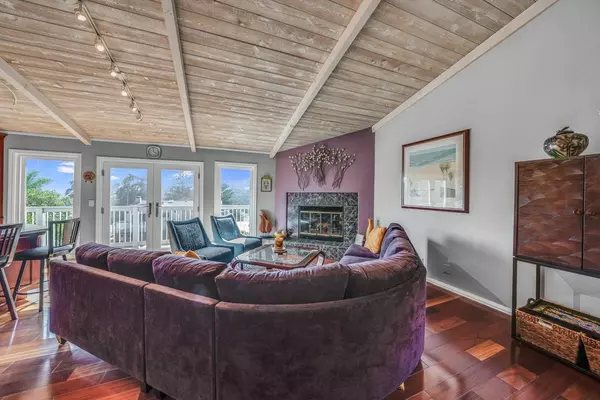 Aptos, CA 95003,445 Monterey DR