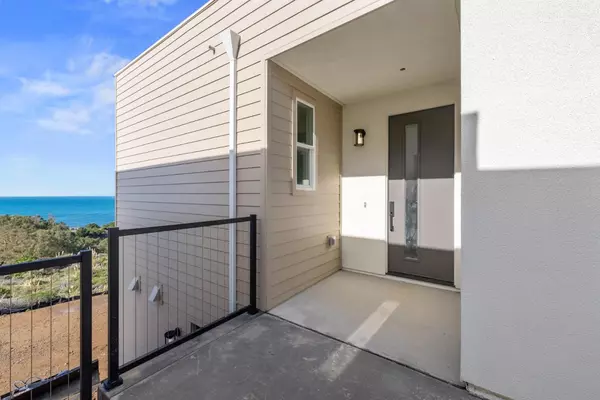 Pacifica, CA 94044,813 Fassler AVE