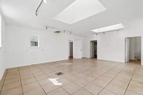 Santa Cruz, CA 95060,901 River ST