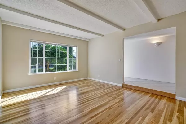 Pleasanton, CA 94588,6137 Inglewood DR