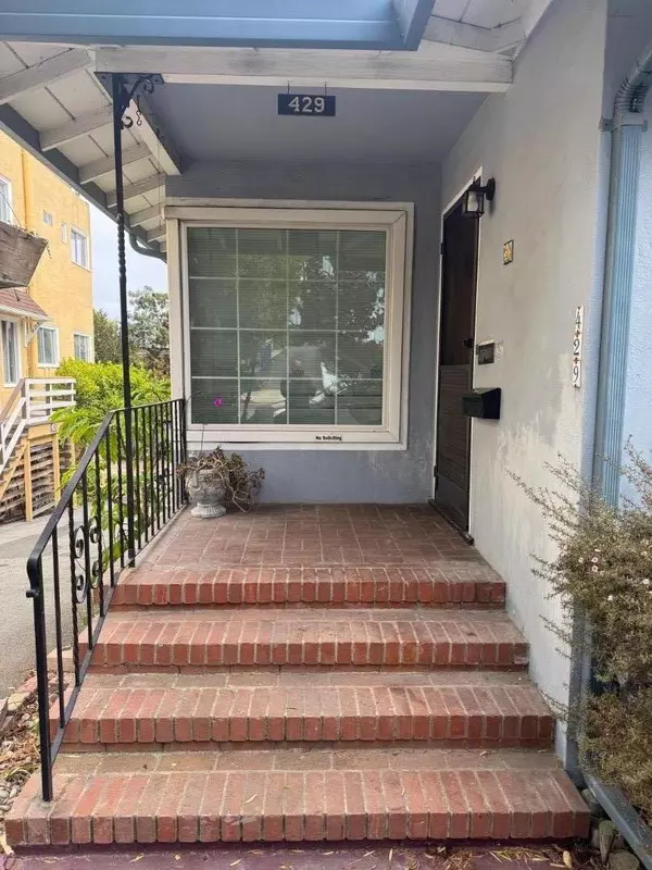 Monterey, CA 93940,429 Larkin ST A