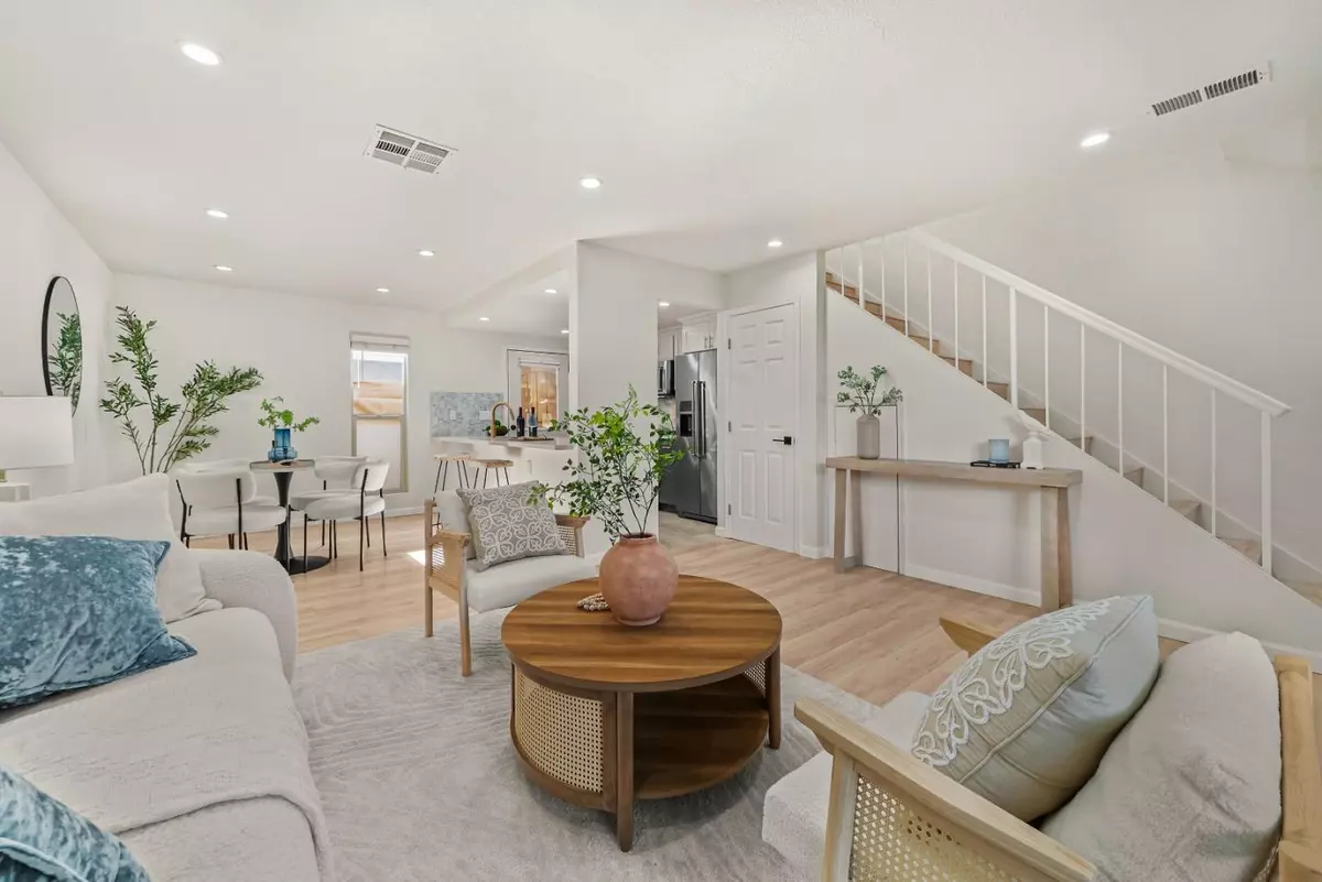 Sunnyvale, CA 94086,220 Red Oak DR B