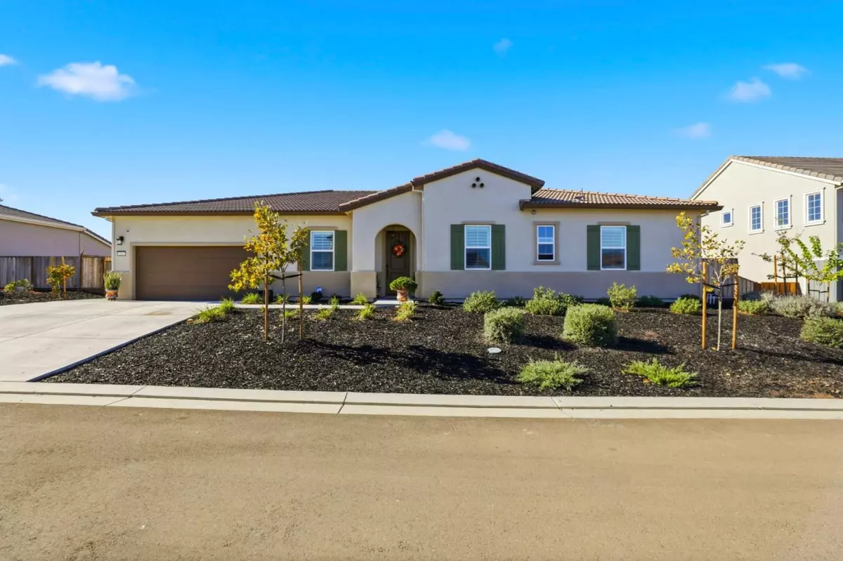 Hollister, CA 95023,208 Luna WAY