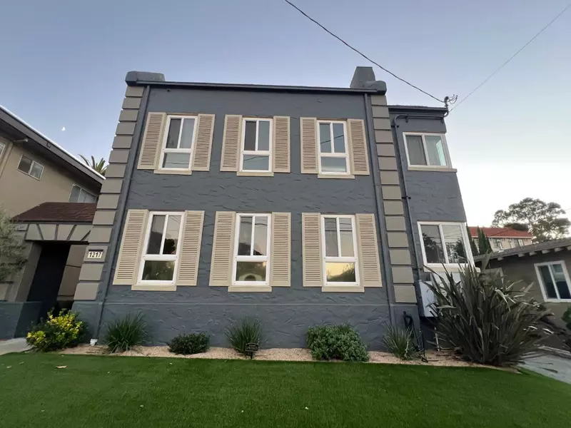 1217 Capuchino 1, Burlingame, CA 94010