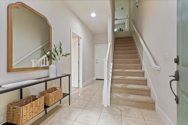 Mountain View, CA 94041,496 Kahlo ST