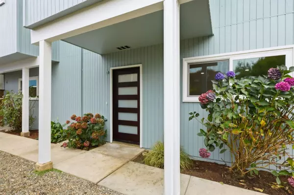 Aptos, CA 95003,138 Farallon CT