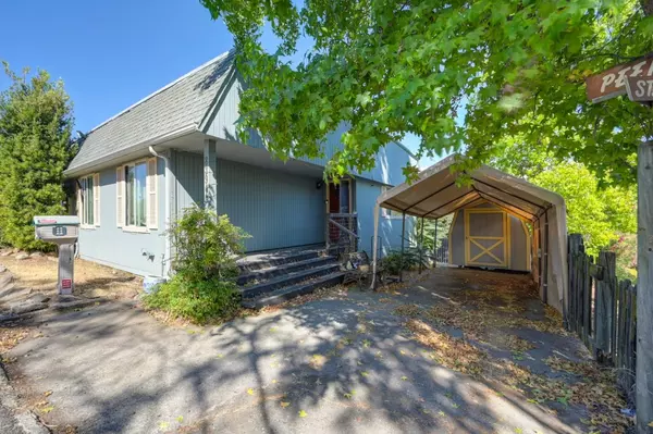 Mokelumne Hill, CA 95245,8394 Peek CIR