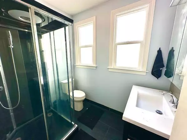 Oakland, CA 94609,555 33rd ST