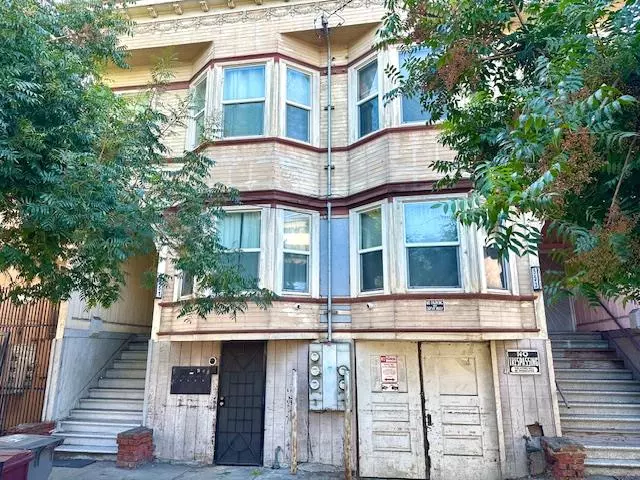 555 33rd ST, Oakland, CA 94609