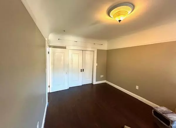 Oakland, CA 94609,555 33rd ST