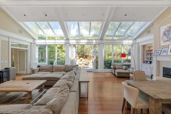 Atherton, CA 94027,1 Larch DR