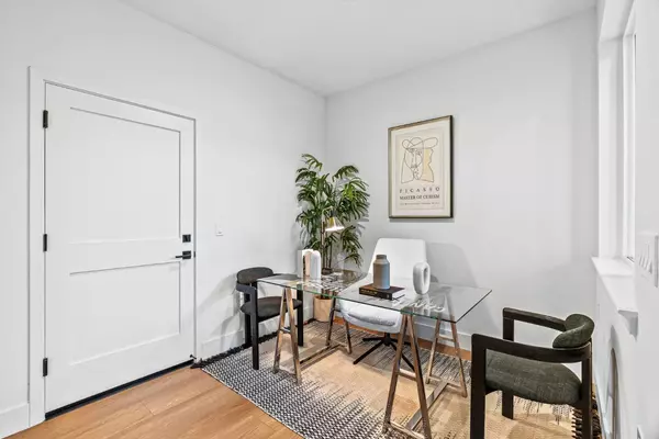 Redwood City, CA 94061,943 Woodside RD