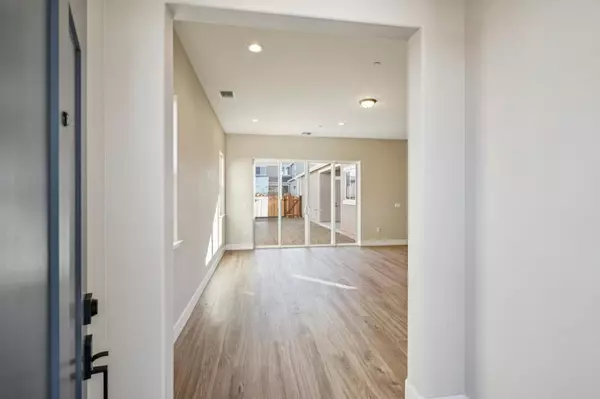 Marina, CA 93933,3068 El Capitan DR