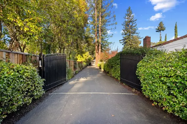 Redwood City, CA 94061,551 Sequoia AVE