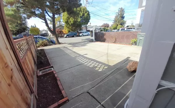 Redwood City, CA 94063,512 Hurlingame AVE