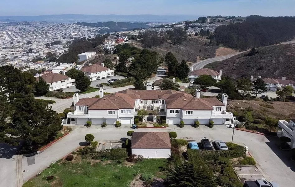 741 Pointe Pacific DR 10, Daly City, CA 94014