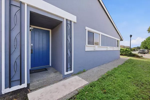 Half Moon Bay, CA 94019,957 S Arnold WAY