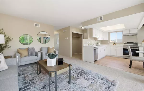 Half Moon Bay, CA 94019,957 S Arnold WAY