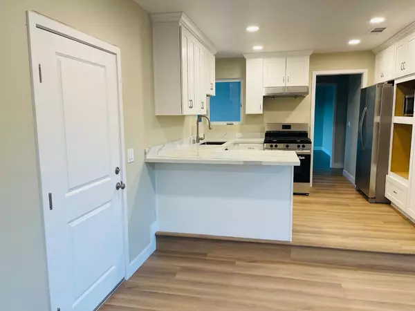 San Jose, CA 95121,1034 Summerfield DR