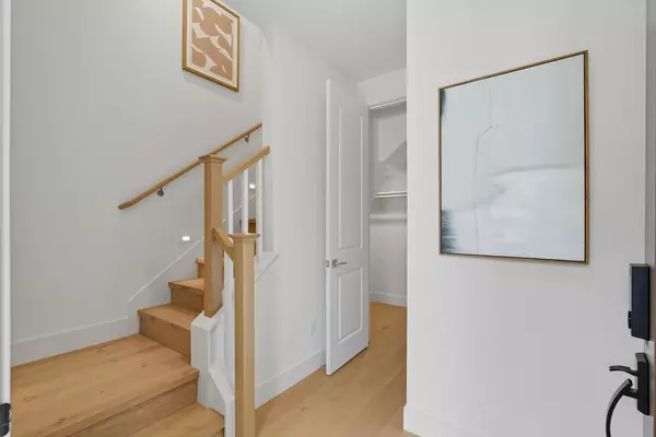 Mountain View, CA 94043,1387 W Middlefield RD