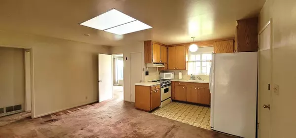 Salinas, CA 93906,211 Primrose DR