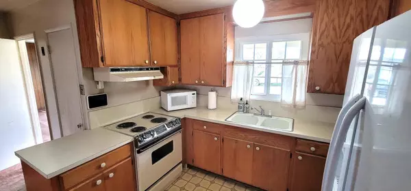 Salinas, CA 93906,211 Primrose DR