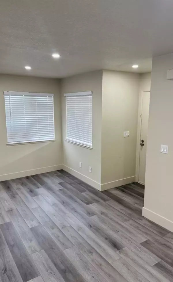 Salinas, CA 93906,1843 Cherokee DR 4