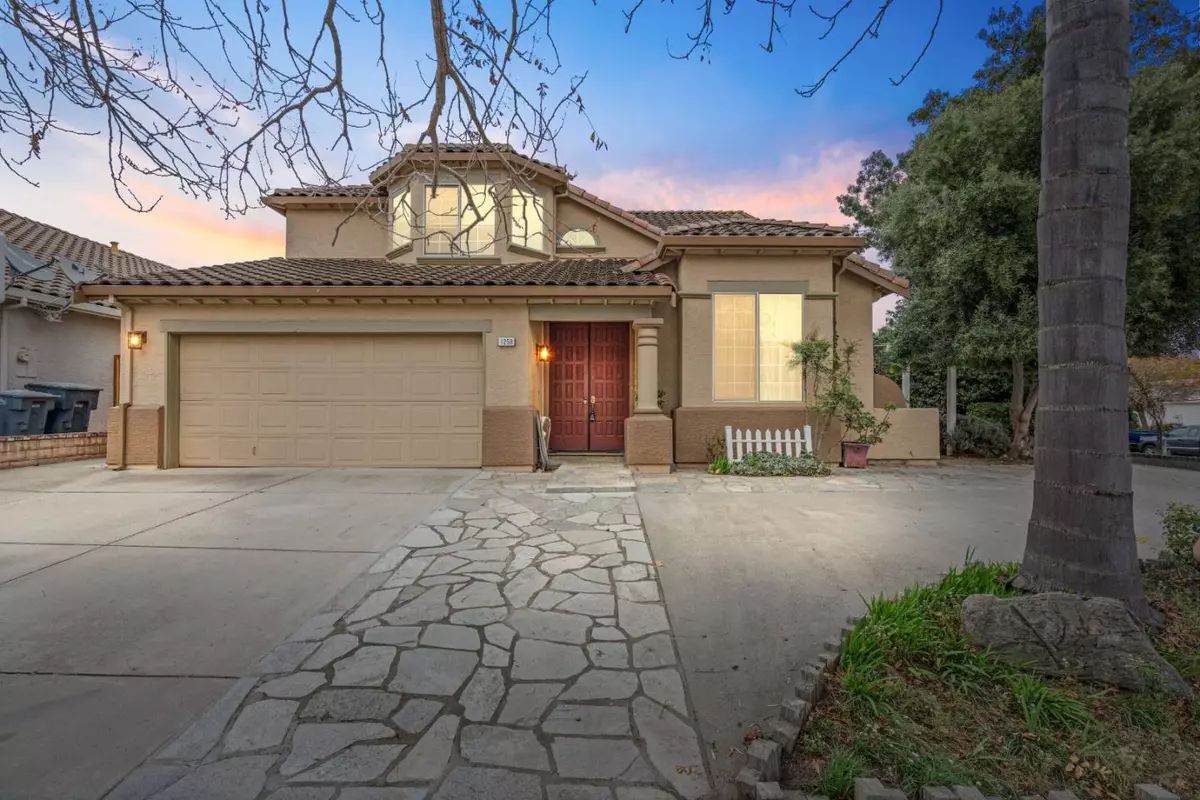 Salinas, CA 93906,1258 De Cunha CT