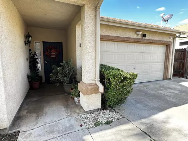 Los Banos, CA 93635,831 El Pinal LN