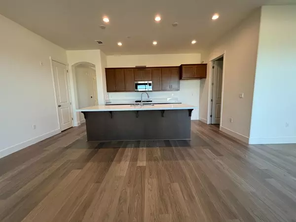 Hollister, CA 95023,884 Carmelina CT