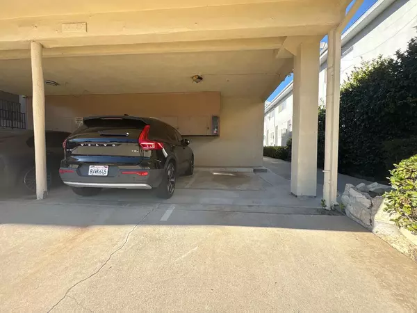 Los Angeles, CA 90049,11719 Mayfield AVE APT 1