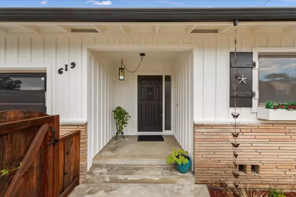 Aptos, CA 95003,619 Middlefield DR