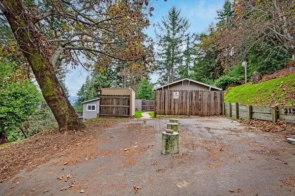 Los Gatos, CA 95033,21577 Locust DR