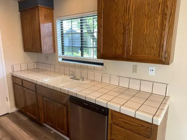 Salinas, CA 93901,1053 Riker ST 6