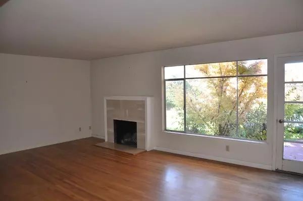 San Jose, CA 95124,15104 Bel Escou DR