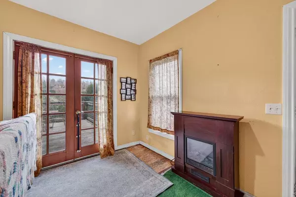 Watsonville, CA 95076,885 Larkin Valley RD