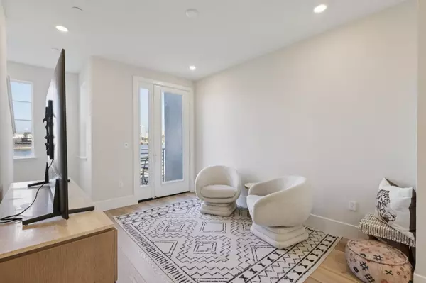 Alameda, CA 94501,473 Sentinel DR