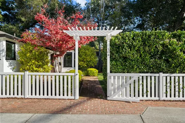 Menlo Park, CA 94025,108 Durham ST