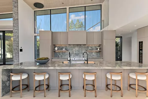 Hillsborough, CA 94010,20 Pine CT