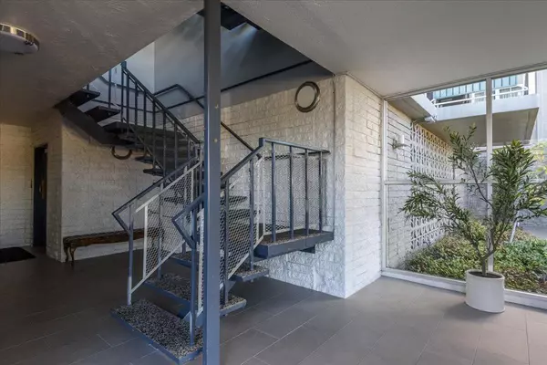 San Carlos, CA 94070,222 Laurel ST 101