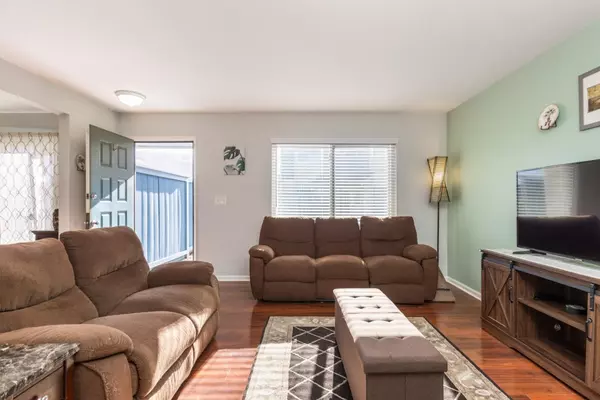 Salinas, CA 93906,1883 Cherokee DR 3