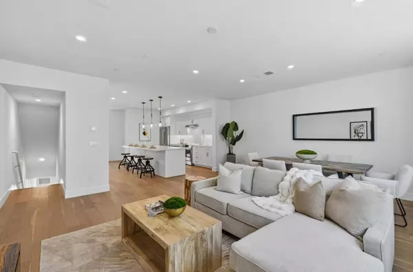 Walnut Creek, CA 94597,200 Oak CIR