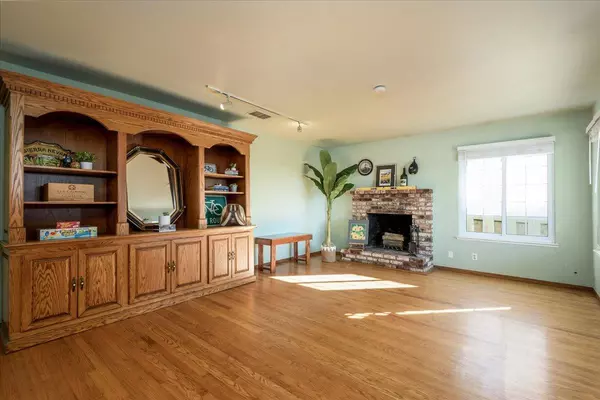 Moss Beach, CA 94038,855 Sierra ST