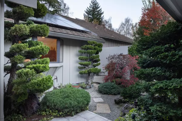 Carmel, CA 93923,9563 Oak CT