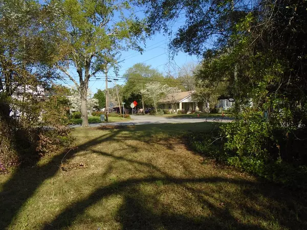 Manning, SC 29102,404 S Church ST Street