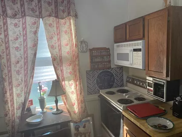 Mayesville, SC 29104,208 N Lafayette ST Street