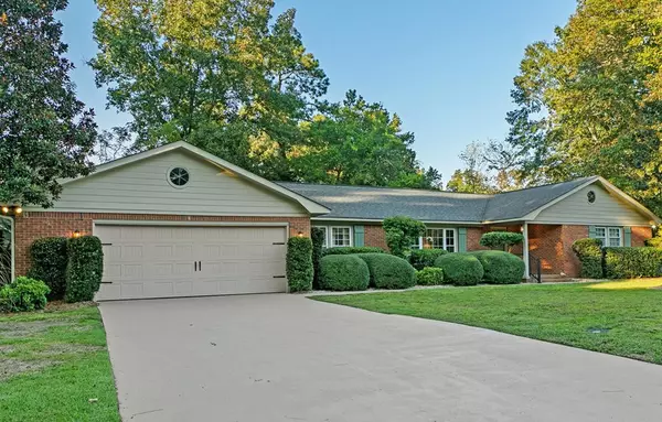 4 Club CIR Circle, Sumter, SC 29154