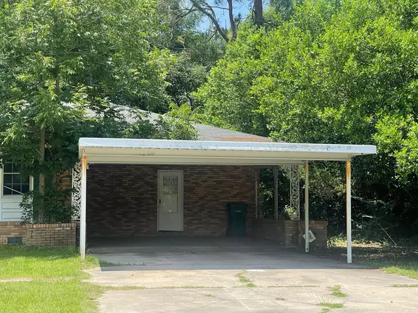 Pinewood, SC 29125,212 N Hampton ST Street