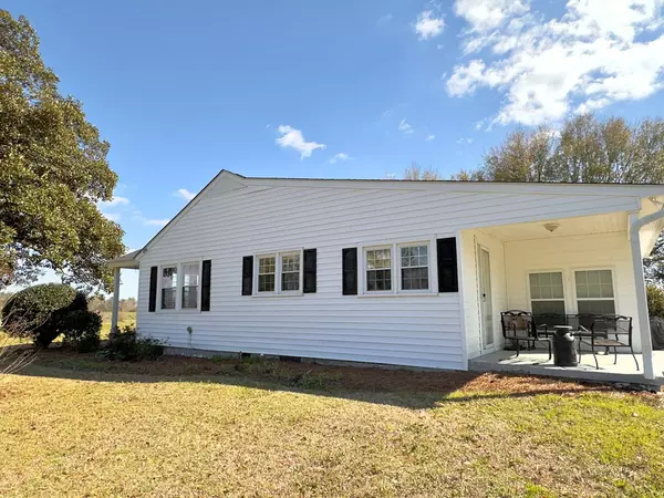 Bishopville, SC 29010,1404 Dog Island RD Road